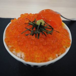 【飯テロ】イクラ丼がまるで日の出!!インスタ映えする海鮮丼!!
