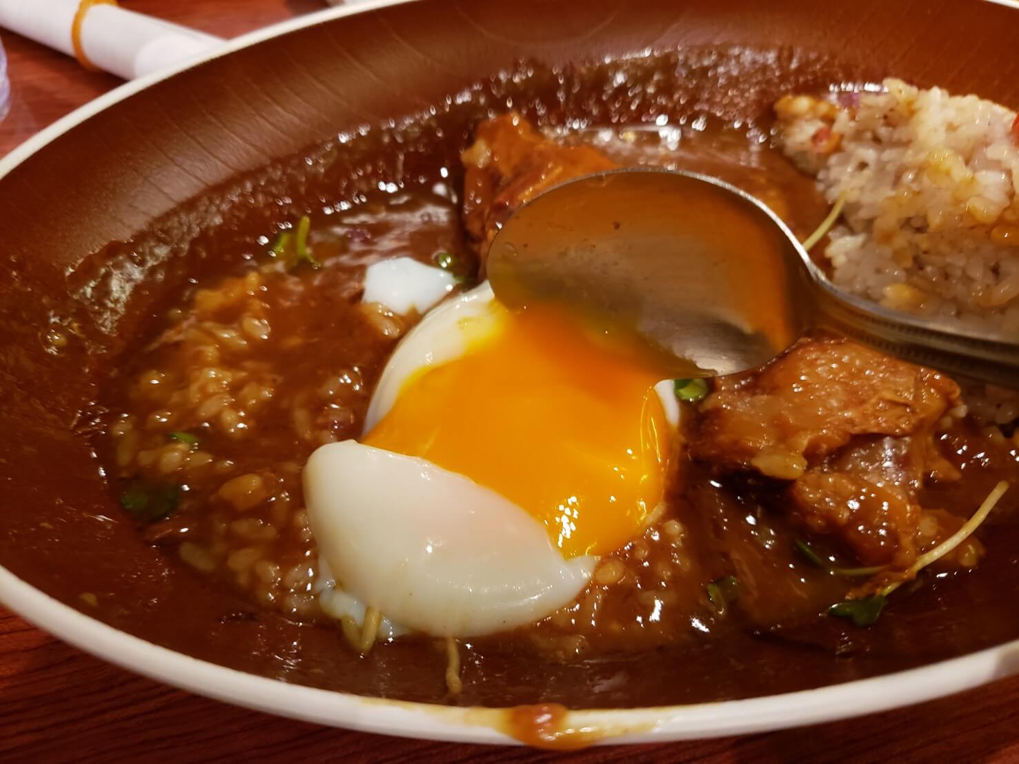 【神田】カレーの比嘉(ひが) 沖縄カレーが上陸!!ソーキ(豚軟骨)うますぎ!!