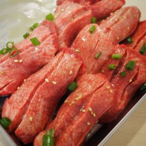 【焼肉】炉端大将で厚切り牛タンを焼いてみた!!牛タンの盛り合わせ!!